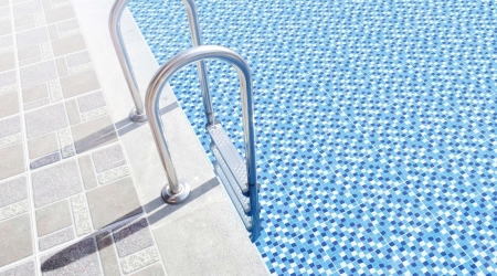 Gạch Hồ Bơi: Top 5 Loại Gạch Được Ưa Chuộng & Tiêu Chuẩn Lựa Chọn Chuẩn Nhất 2025